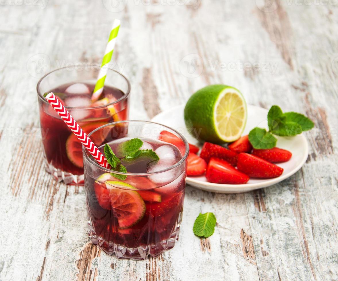 Lemonade with srtawberries photo