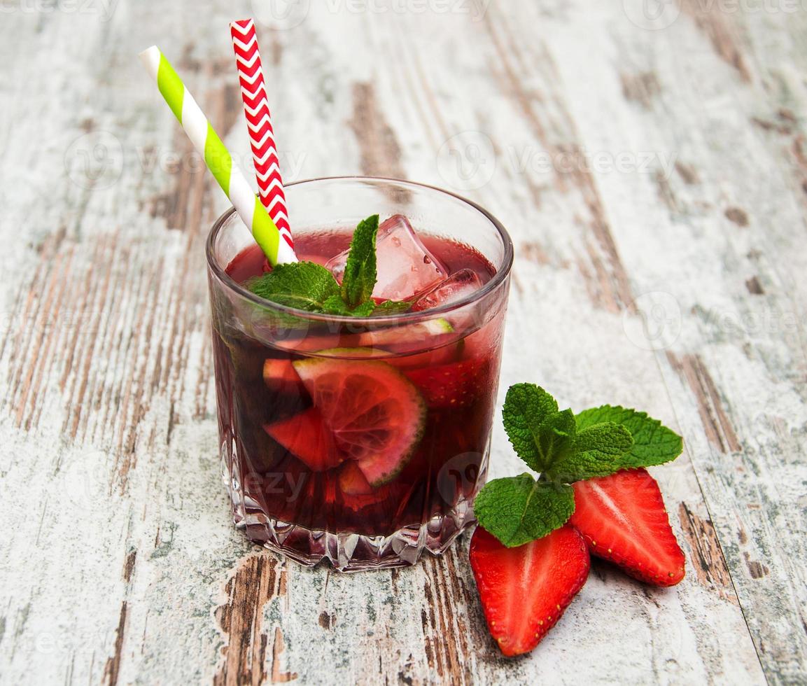 Lemonade with srtawberries photo
