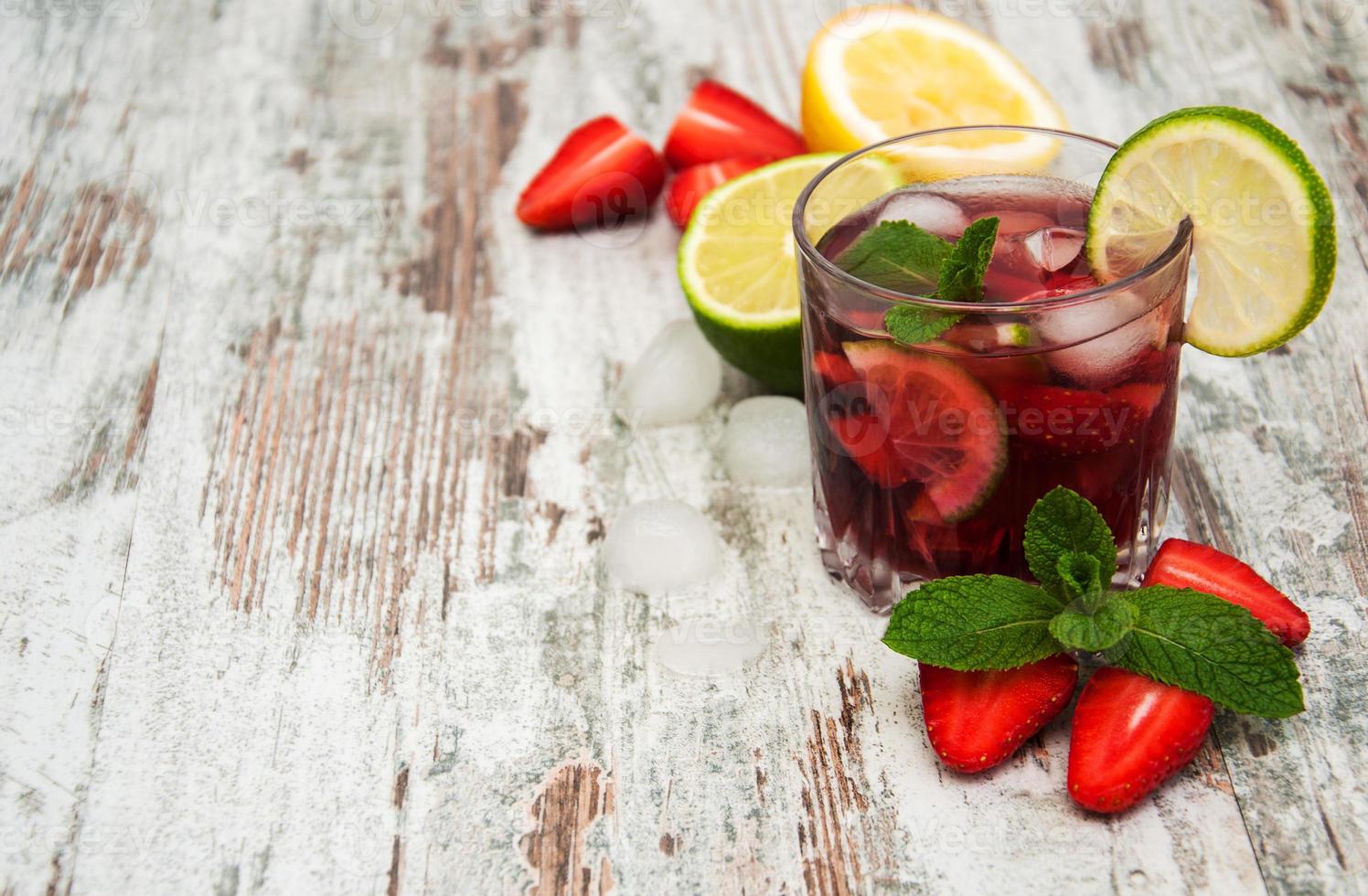 Lemonade with srtawberries photo