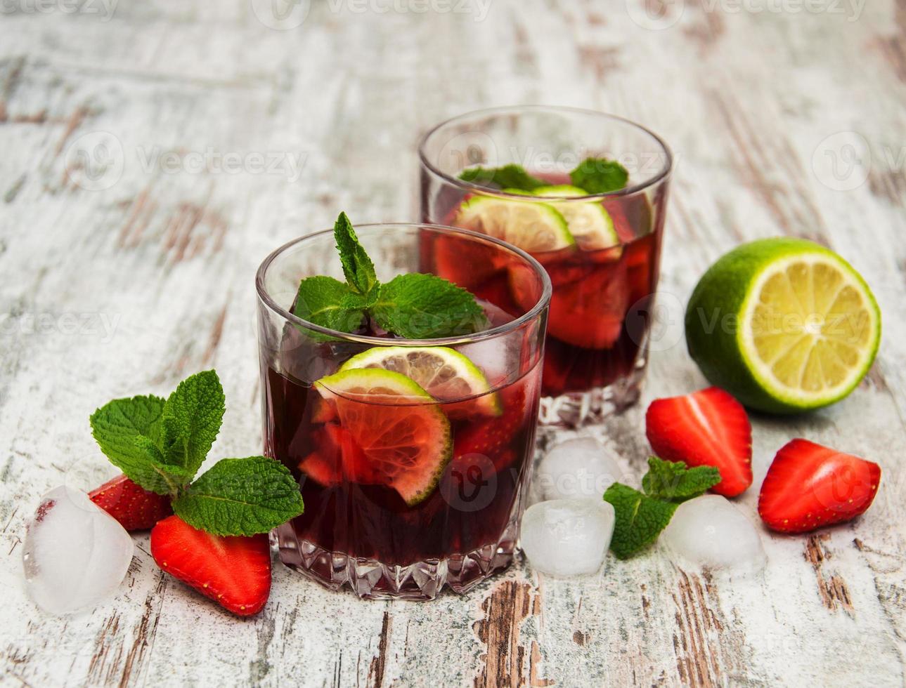 Lemonade with srtawberries photo