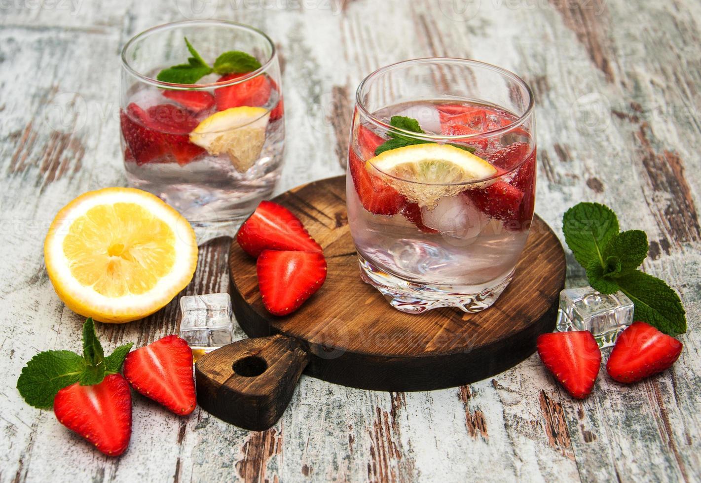Lemonade with srtawberries photo