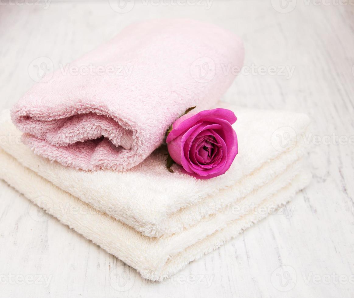 Bath towels with pink roses photo