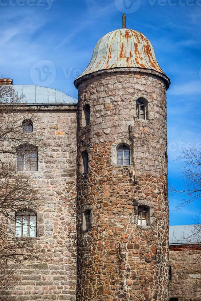 antigua torre de piedra del castillo foto