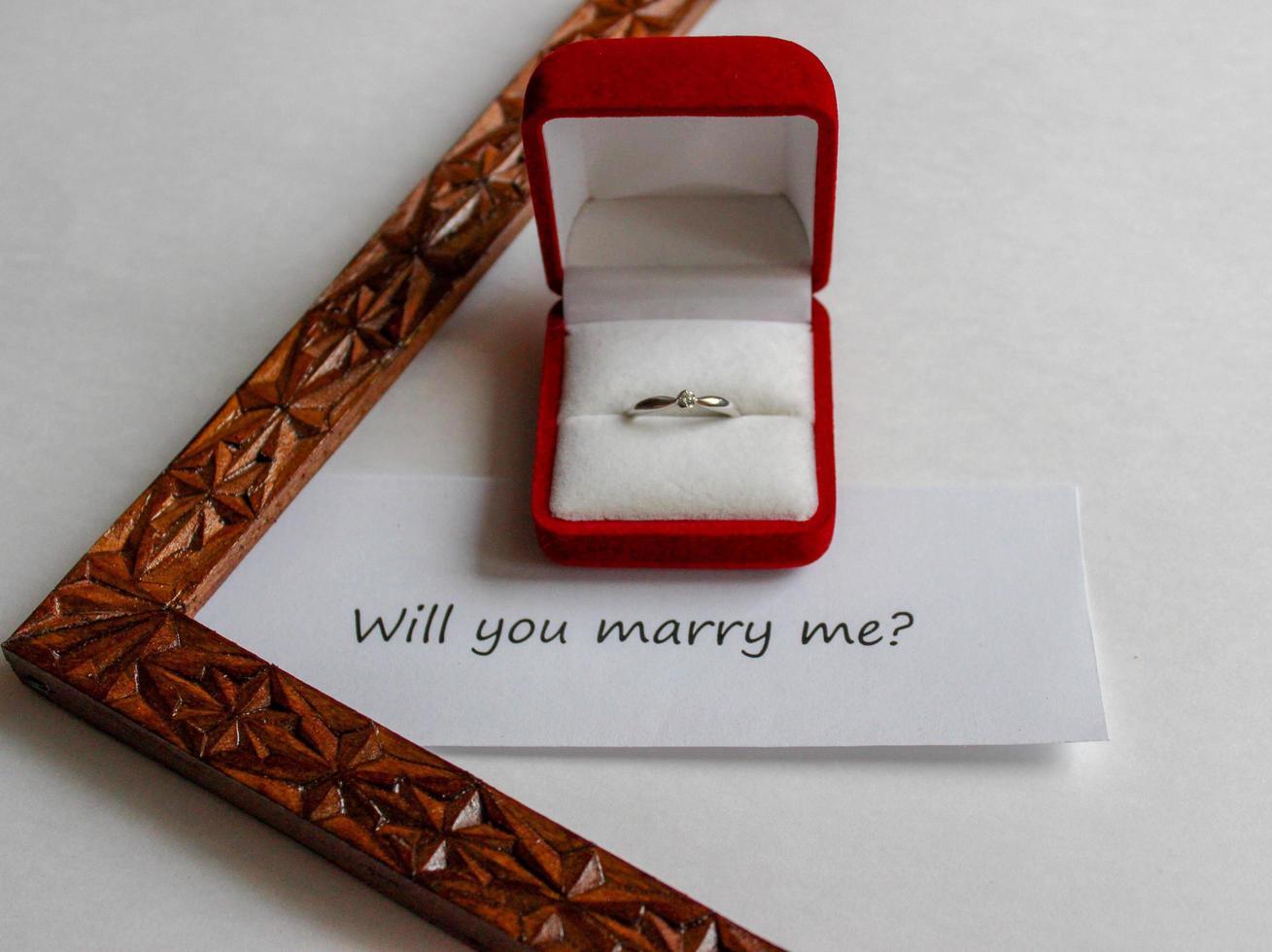 proposal to marry in the form of a note photo