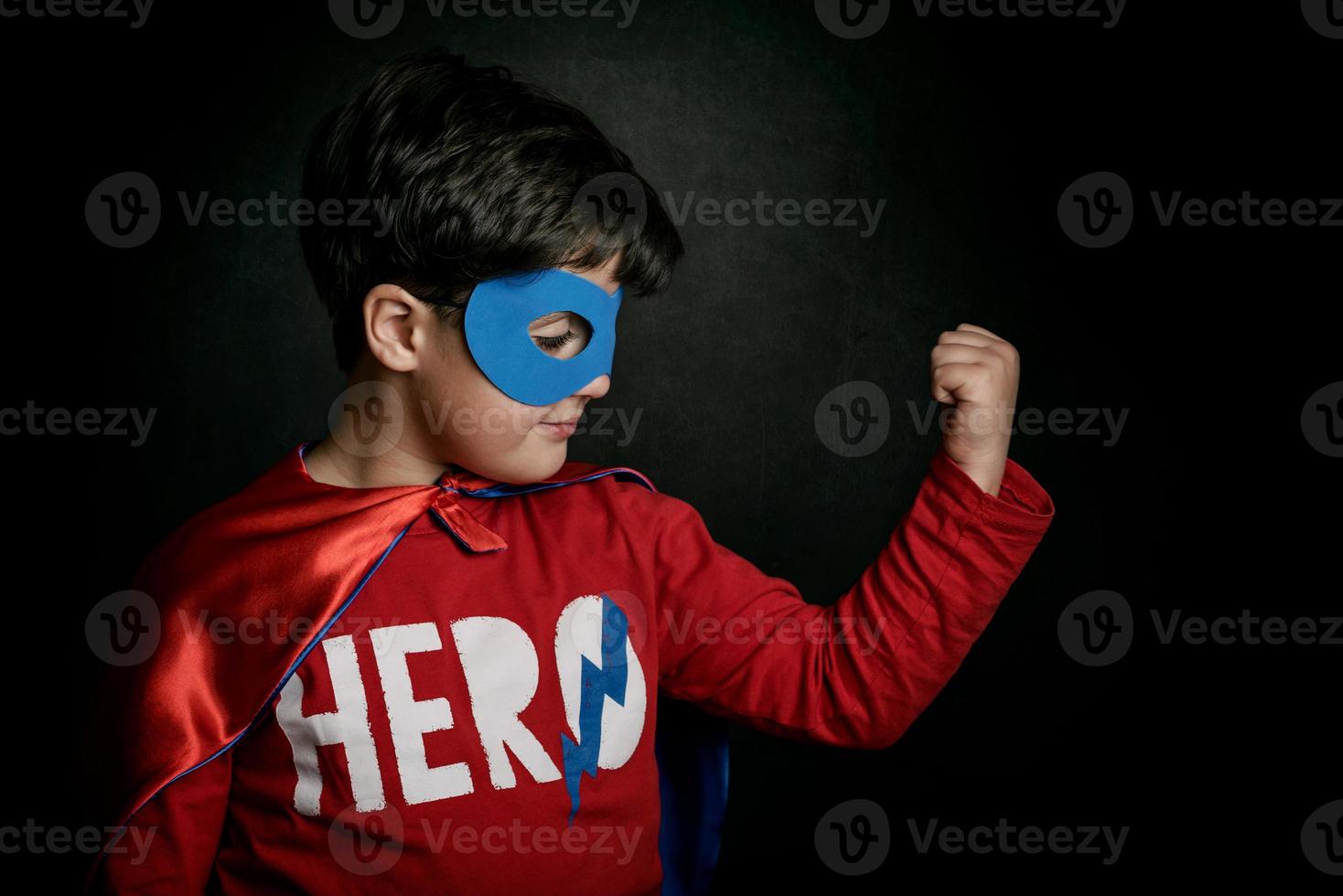 superhéroe, retrato de niño disfrazado de superhéroe foto