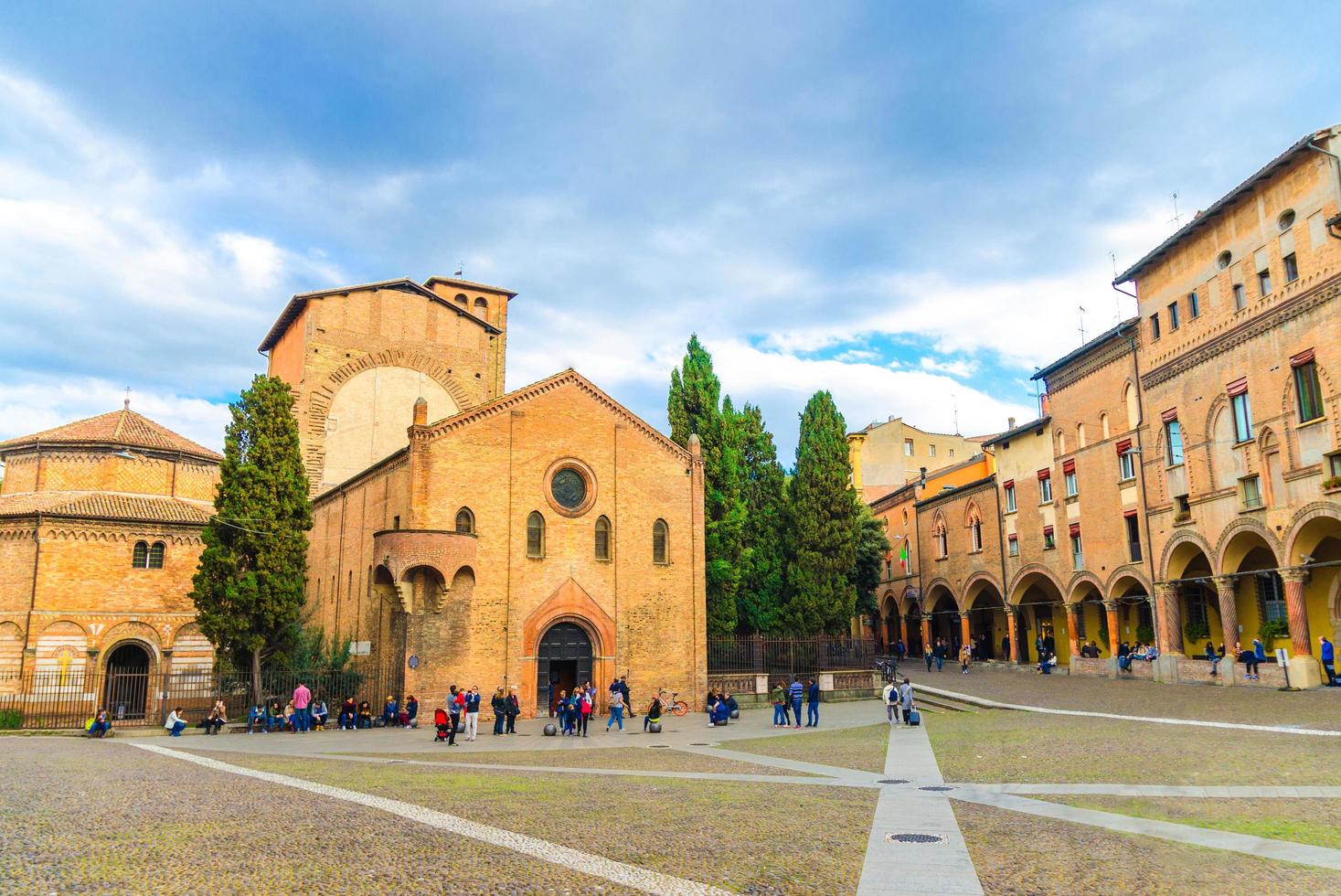 bolonia, italia abbazia santo stefano abadía, basilica dei protomartiri san vitale e sant'agricola iglesia foto