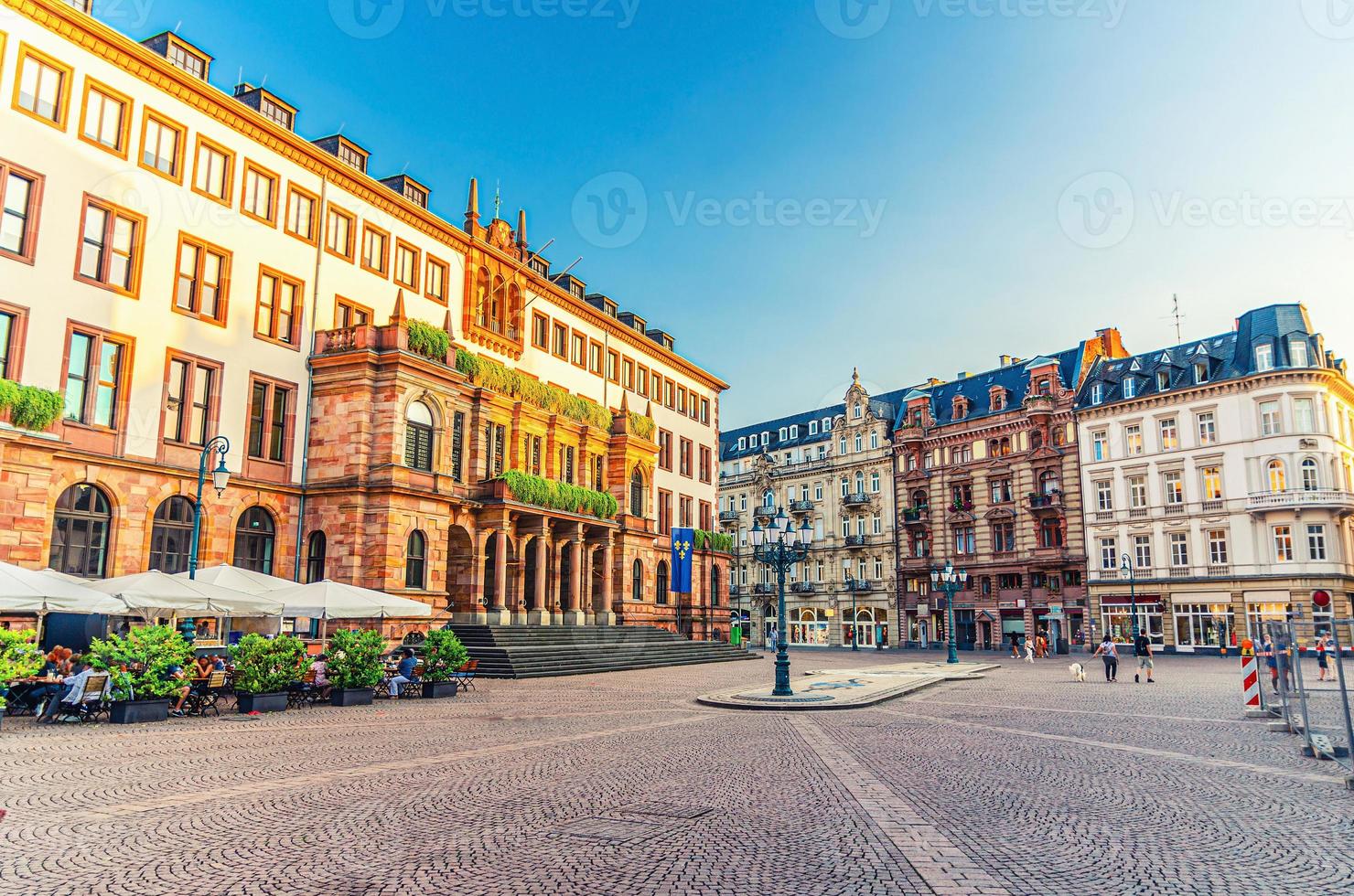 Wiesbaden city palace stadtschloss o nuevo ayuntamiento rathaus edificio de estilo neoclásico foto