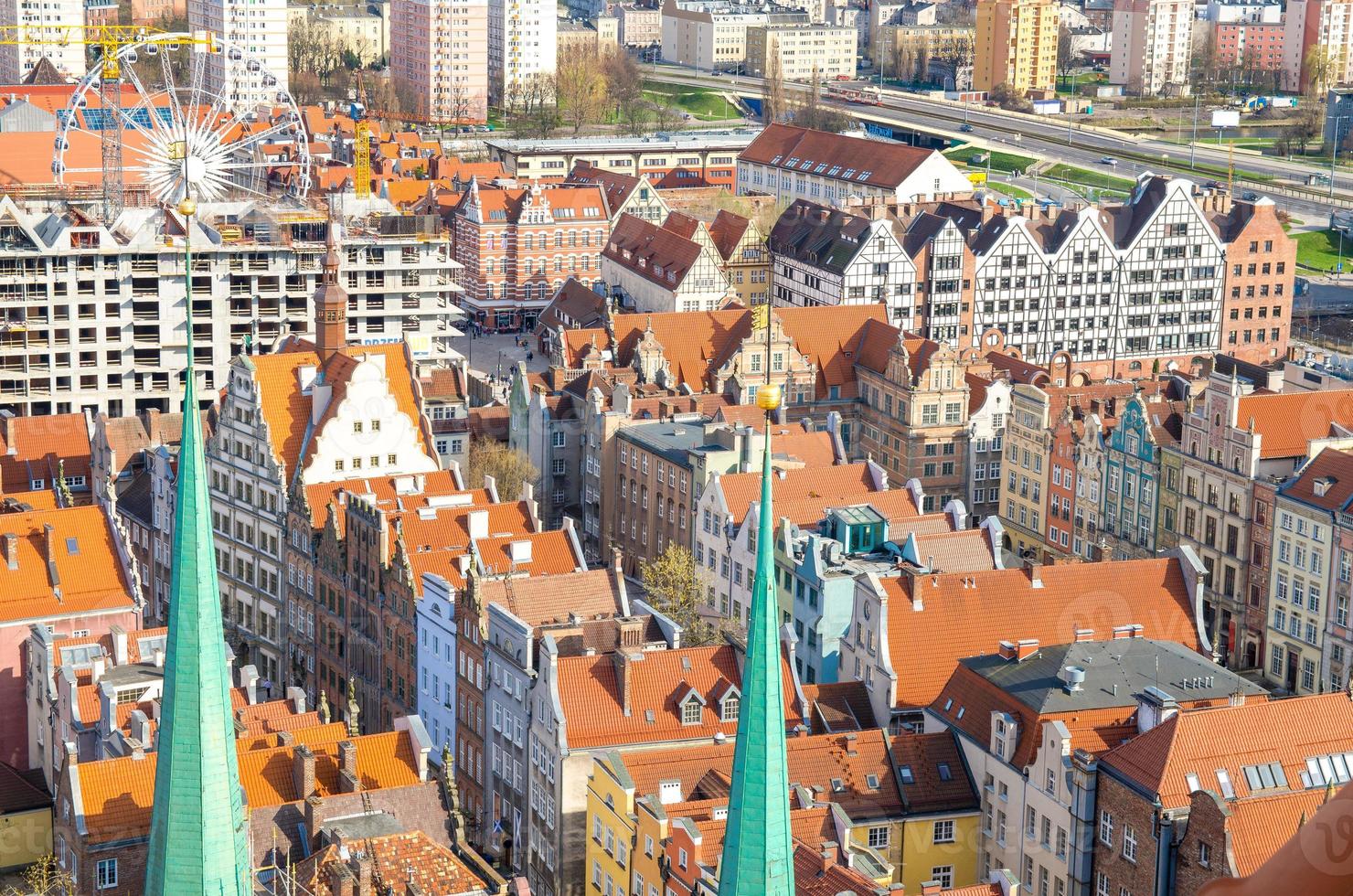 vista aérea del antiguo centro histórico de la ciudad, gdansk, polonia foto