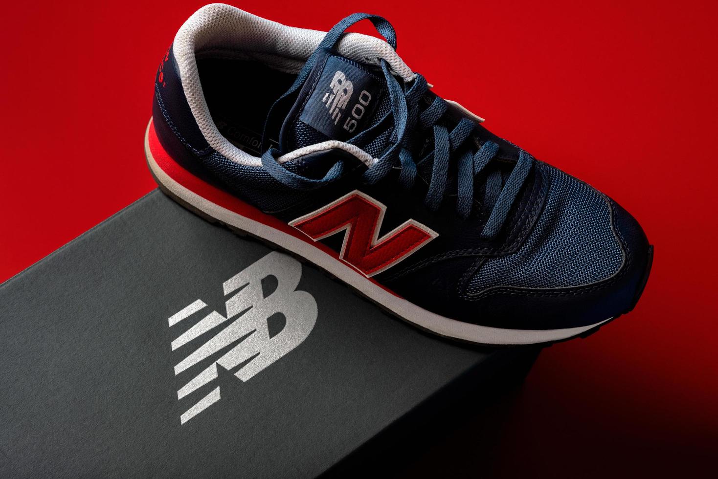 New Balance 500 dark blue with the New Balance gray box. Casual sport shoes closeup 6108278 Stock Photo Vecteezy