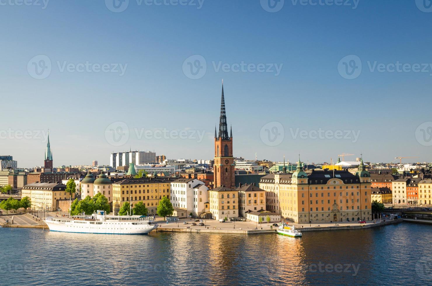 Vista superior panorámica aérea del distrito de riddarholmen, estocolmo, suecia foto