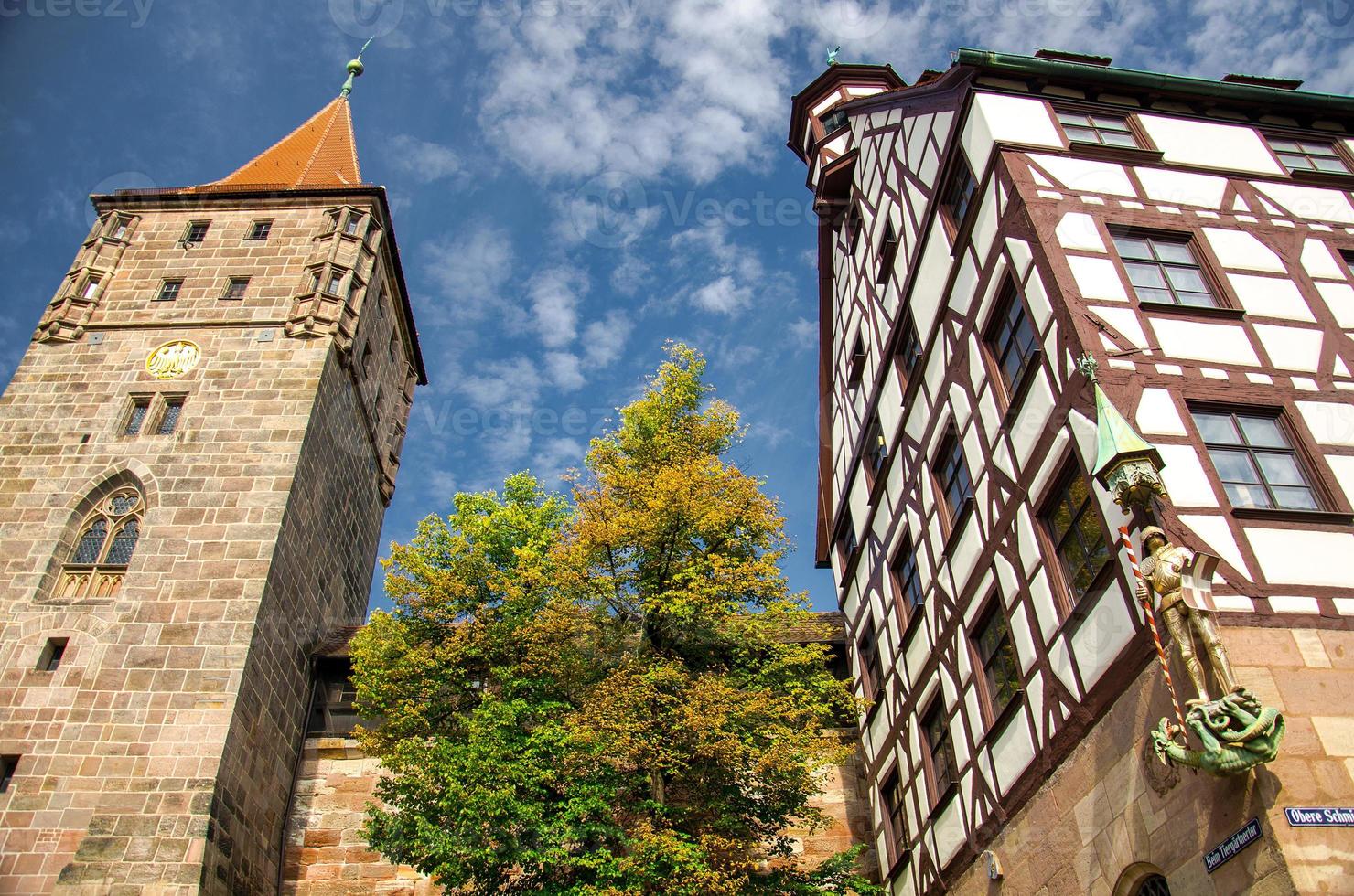 antigua torre medieval tiergartnertorturm, nurnberg, baviera, alemania foto