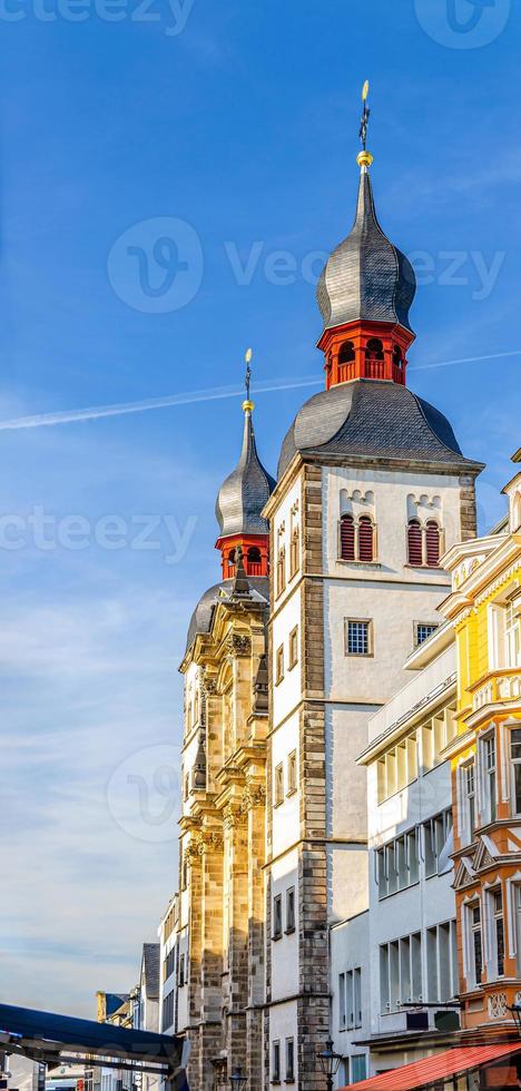 edificio católico de la iglesia del santo nombre en bonn foto