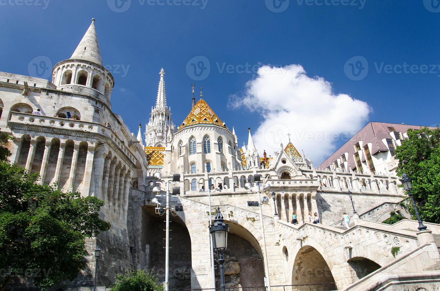 bastión de los pescadores halaszbastya, budapest en hungría foto