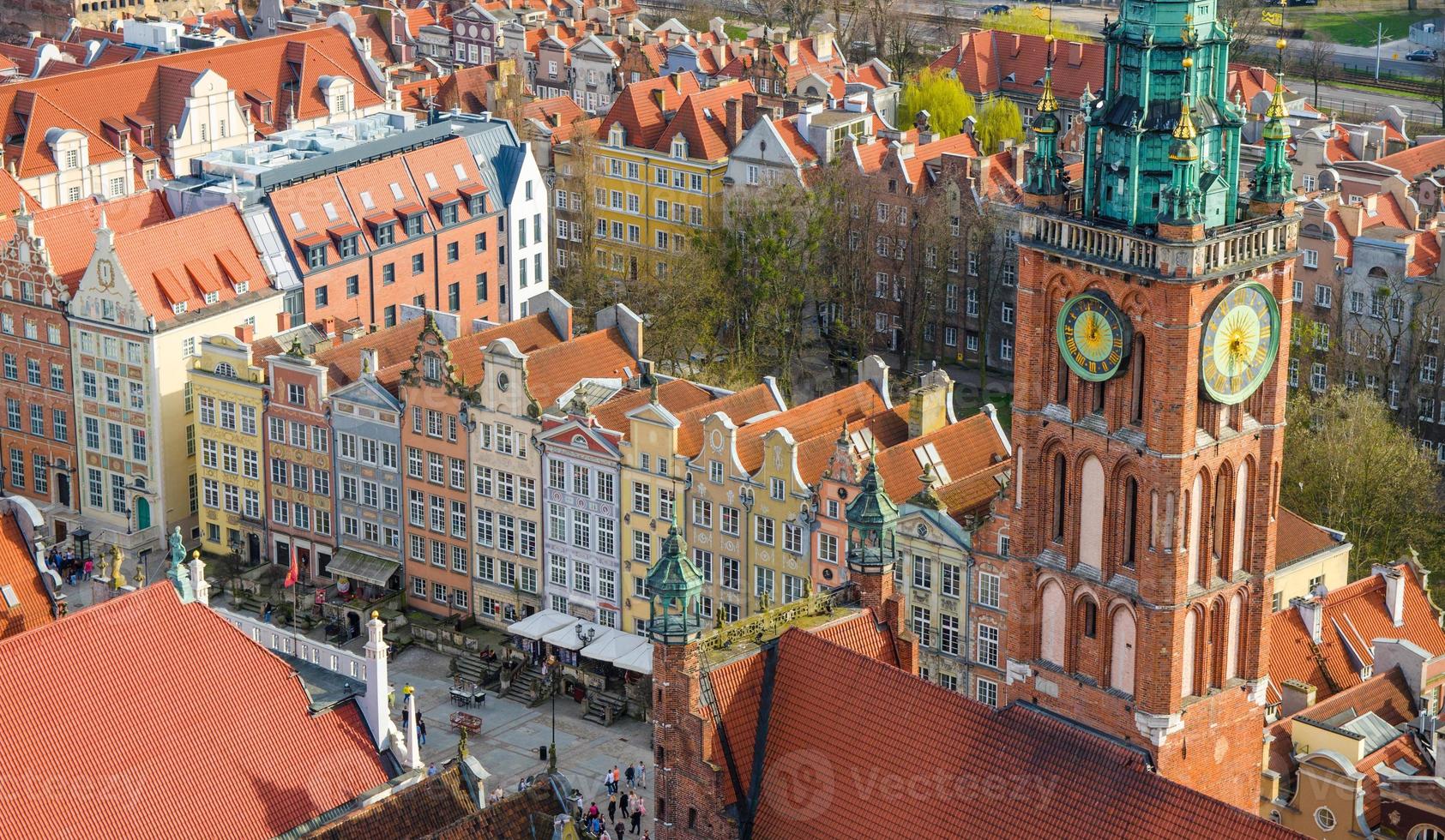 vista aérea del antiguo centro histórico de la ciudad, gdansk, polonia foto