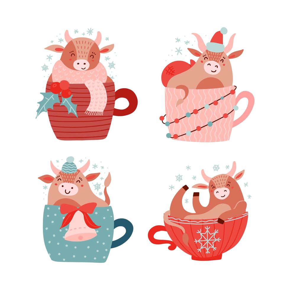 juego de personajes lindos de vaca o toro bebé. símbolo del buey del año 2021 sentado con bayas de acebo, campana y guirnalda ligera en una taza roja para una bebida caliente con un copo de nieve. navidad, año nuevo, animal de vacaciones de invierno. vector