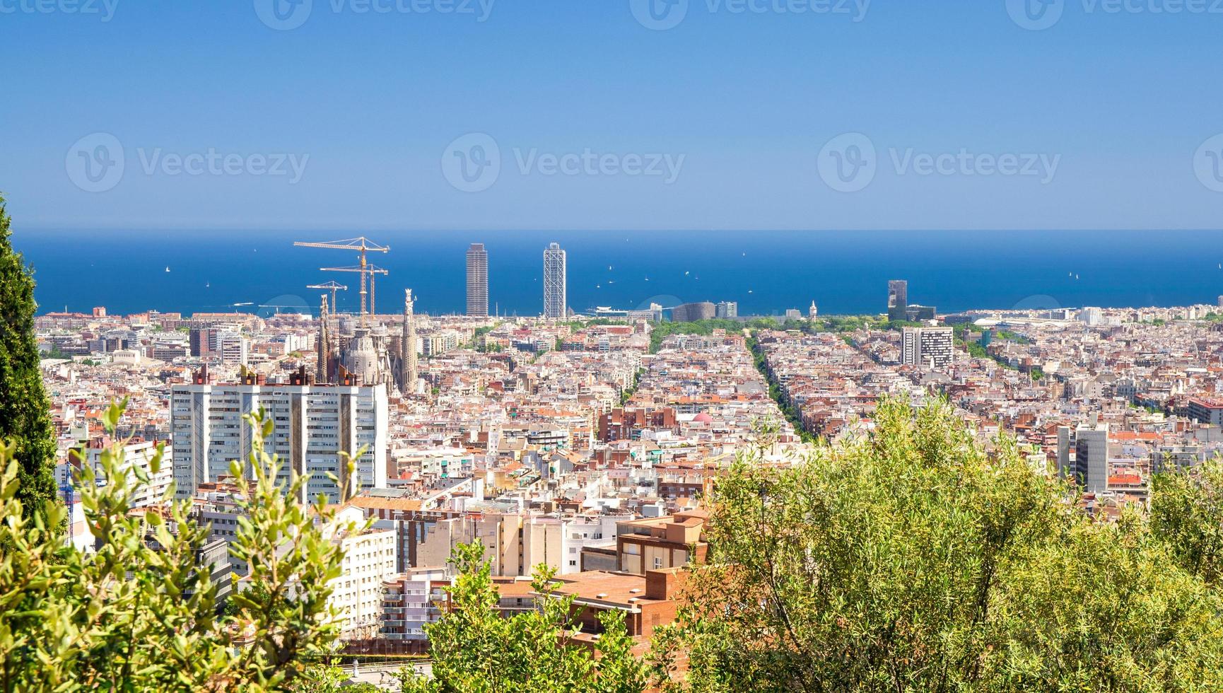 vista panorámica aérea superior del paisaje urbano de barcelona, cataluña, españa foto