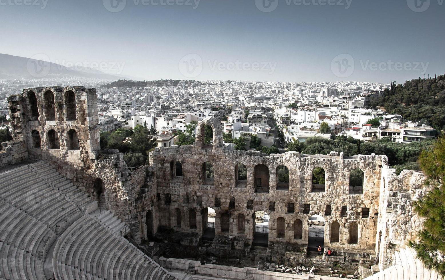 vista panorámica de los distritos de la ciudad de edificios blancos, atenas, grecia foto