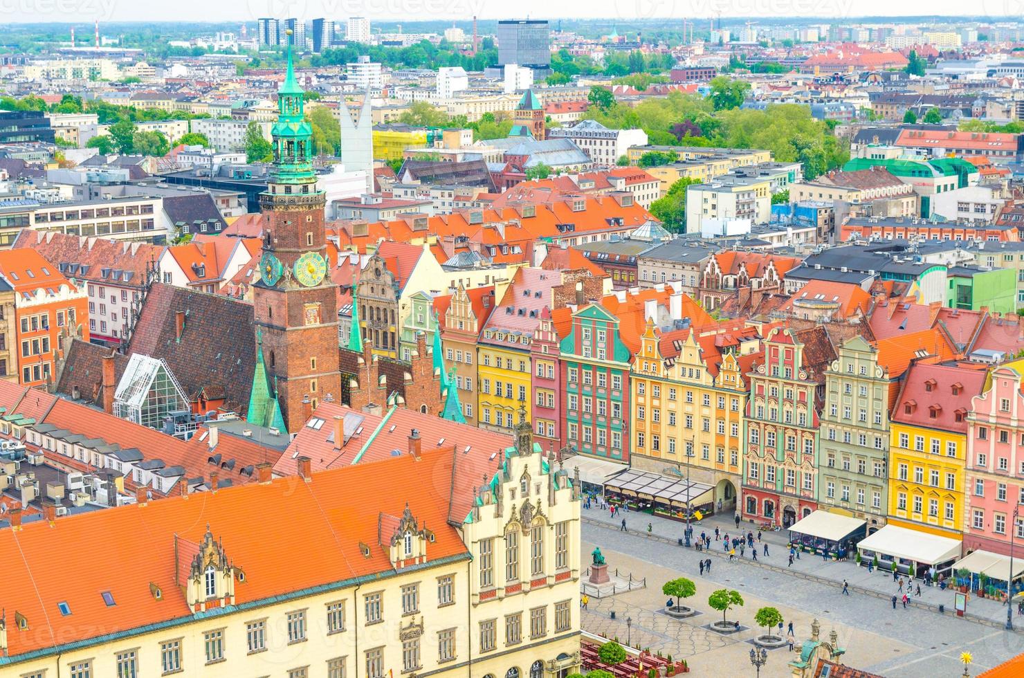 vista panorámica aérea superior del centro histórico de la ciudad vieja de wroclaw con la plaza del mercado rynek foto