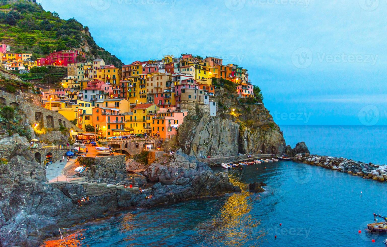 manarola pueblo típico italiano tradicional en el parque nacional cinque terre foto