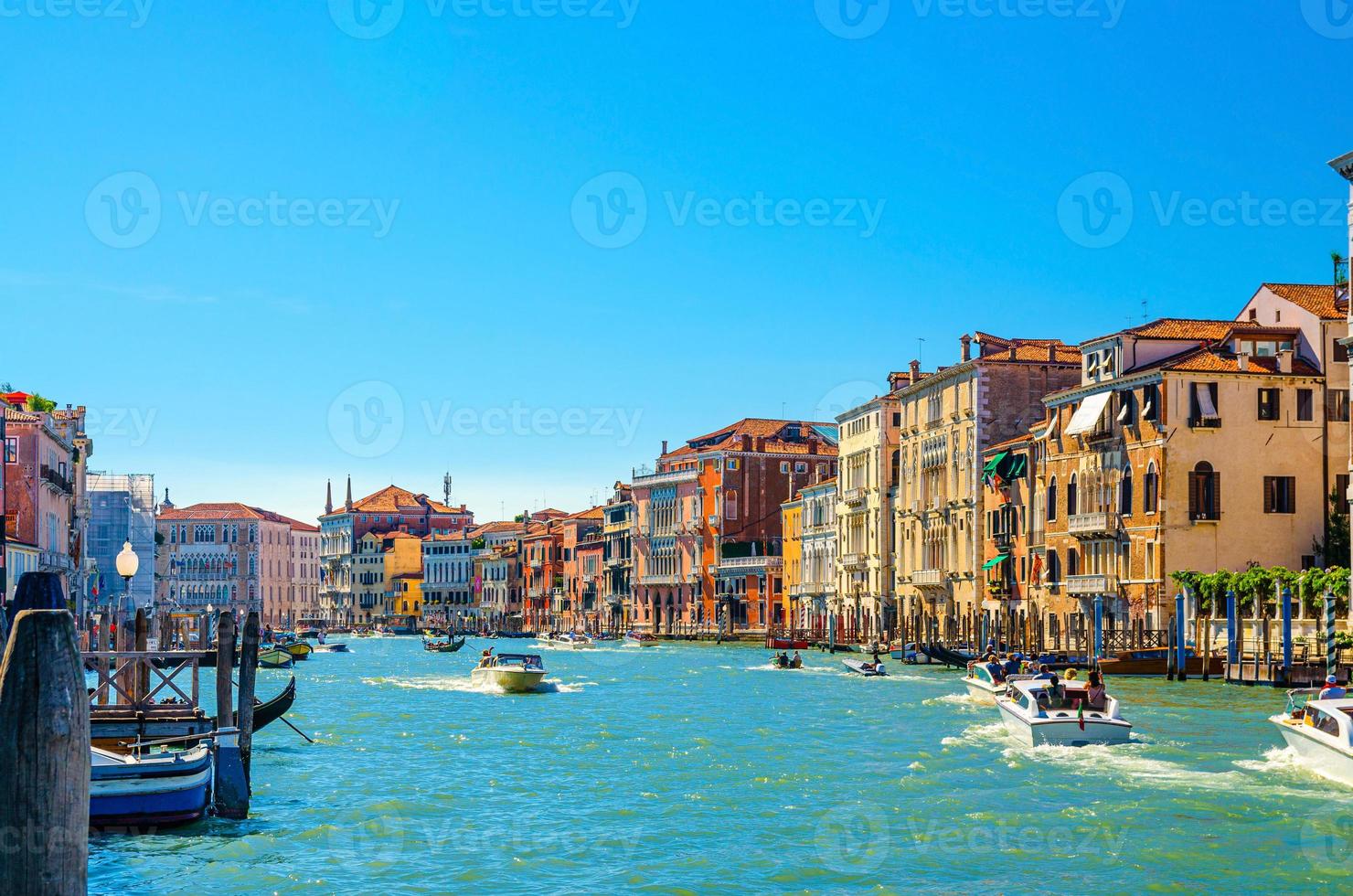 paisaje urbano de venecia con vía fluvial del gran canal foto