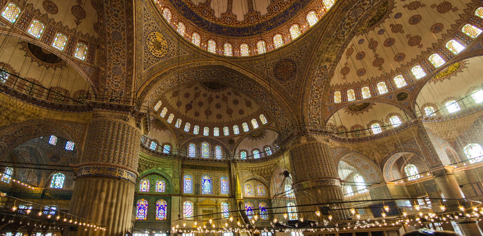 estambul, pavo sultán ahmet camii llamado mezquita azul interior del edificio foto