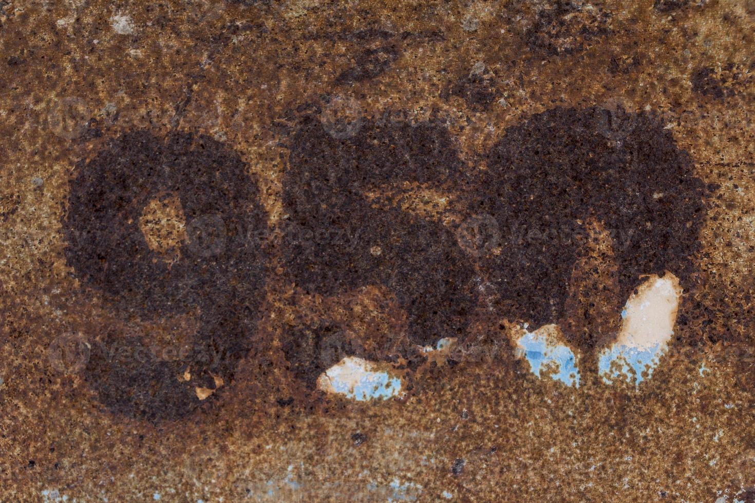 rusty number nine hundred and fifty on rusty metal photo