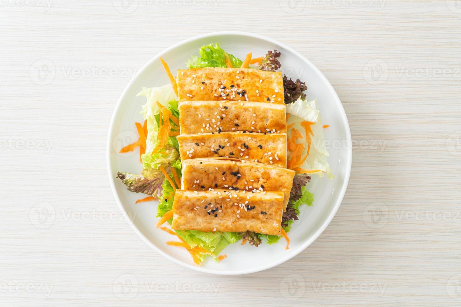 teriyaki tofu salad with sesame photo