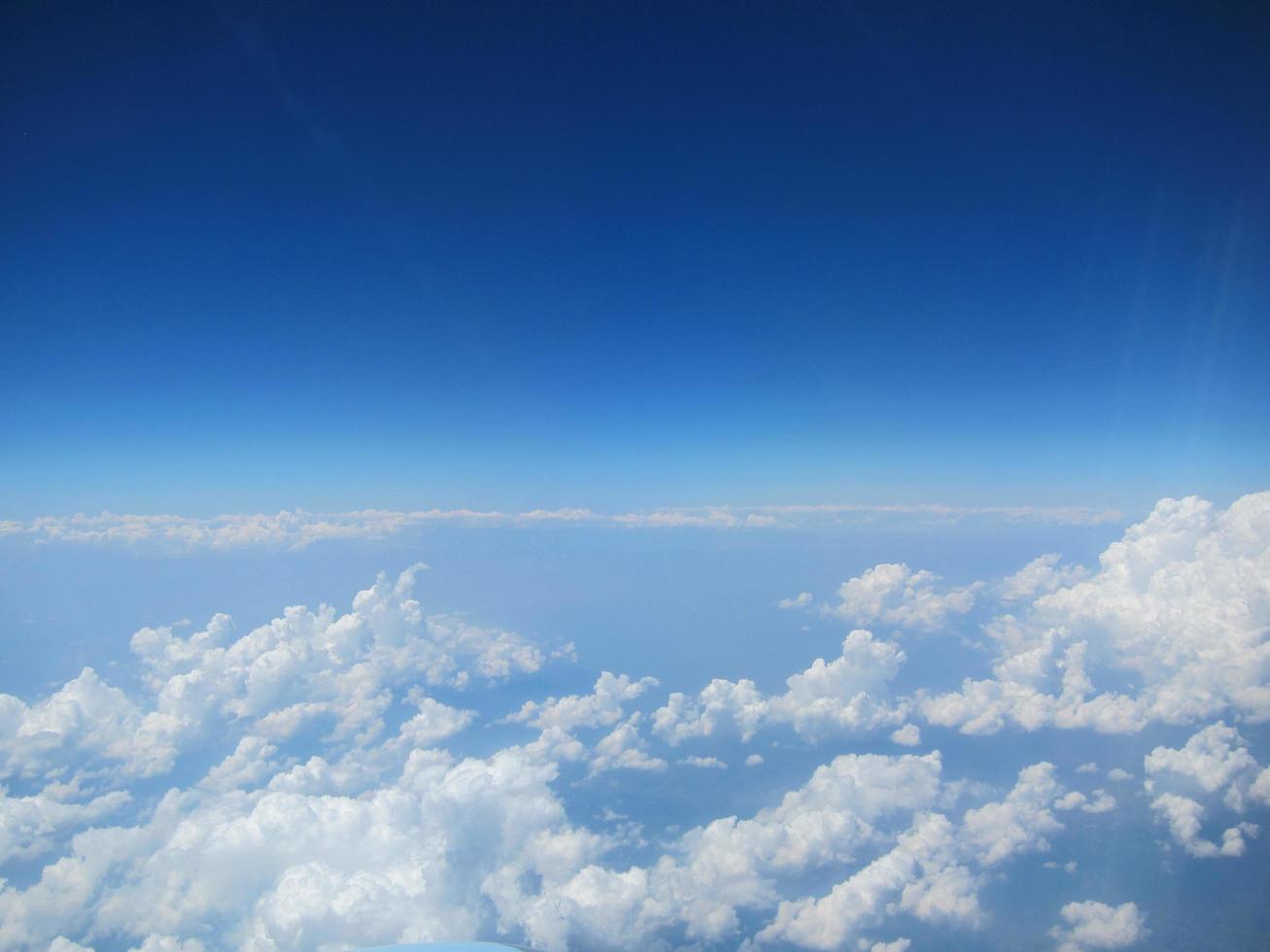 viele wolken am horizont photo