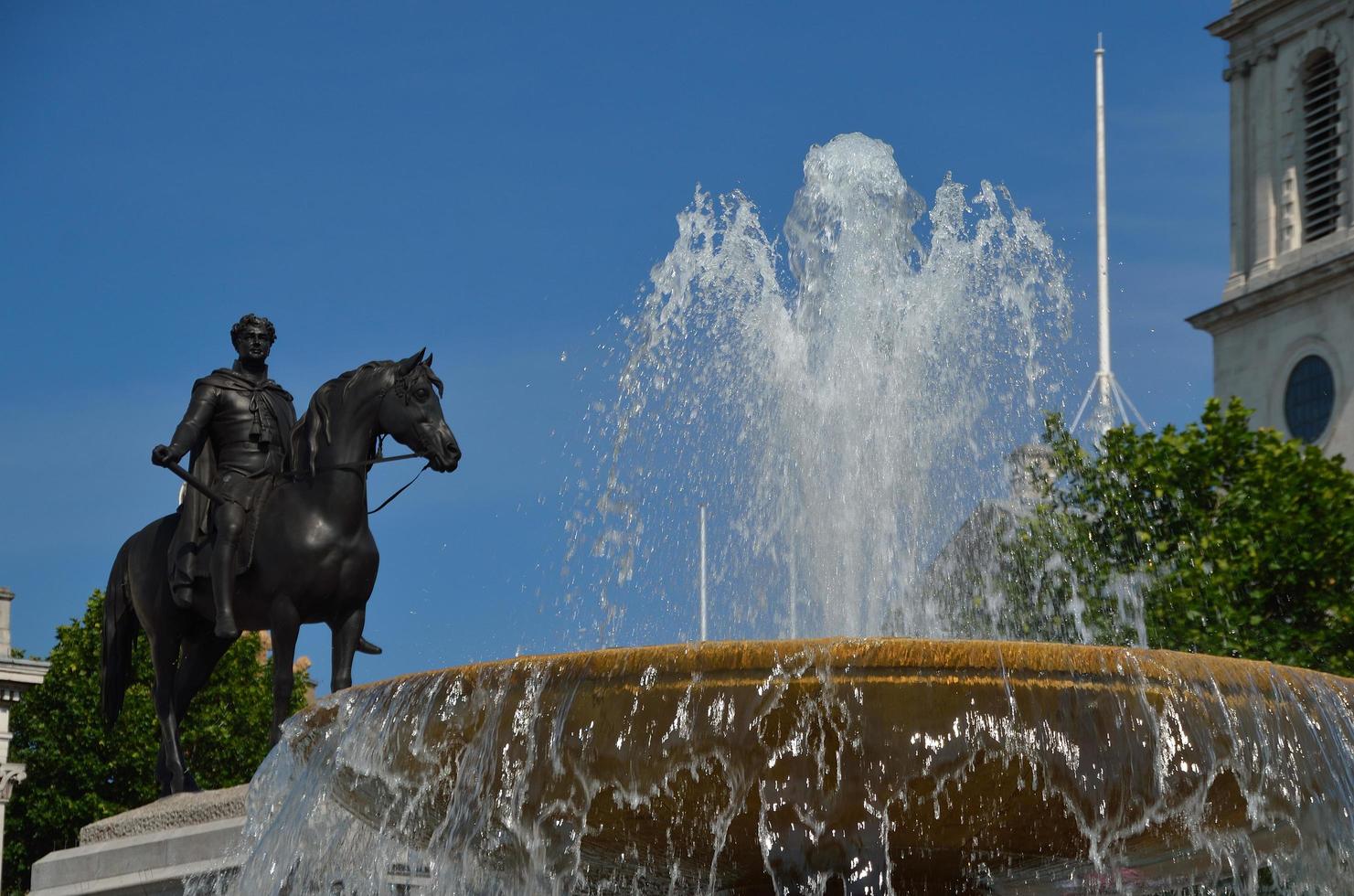 fountain with statue at trafalgar square photo