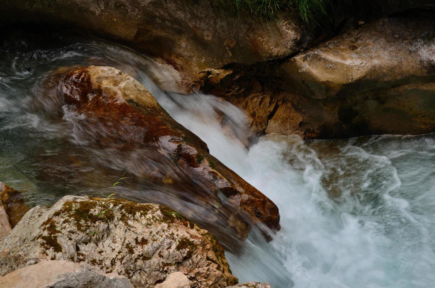 agua clara y salvaje foto