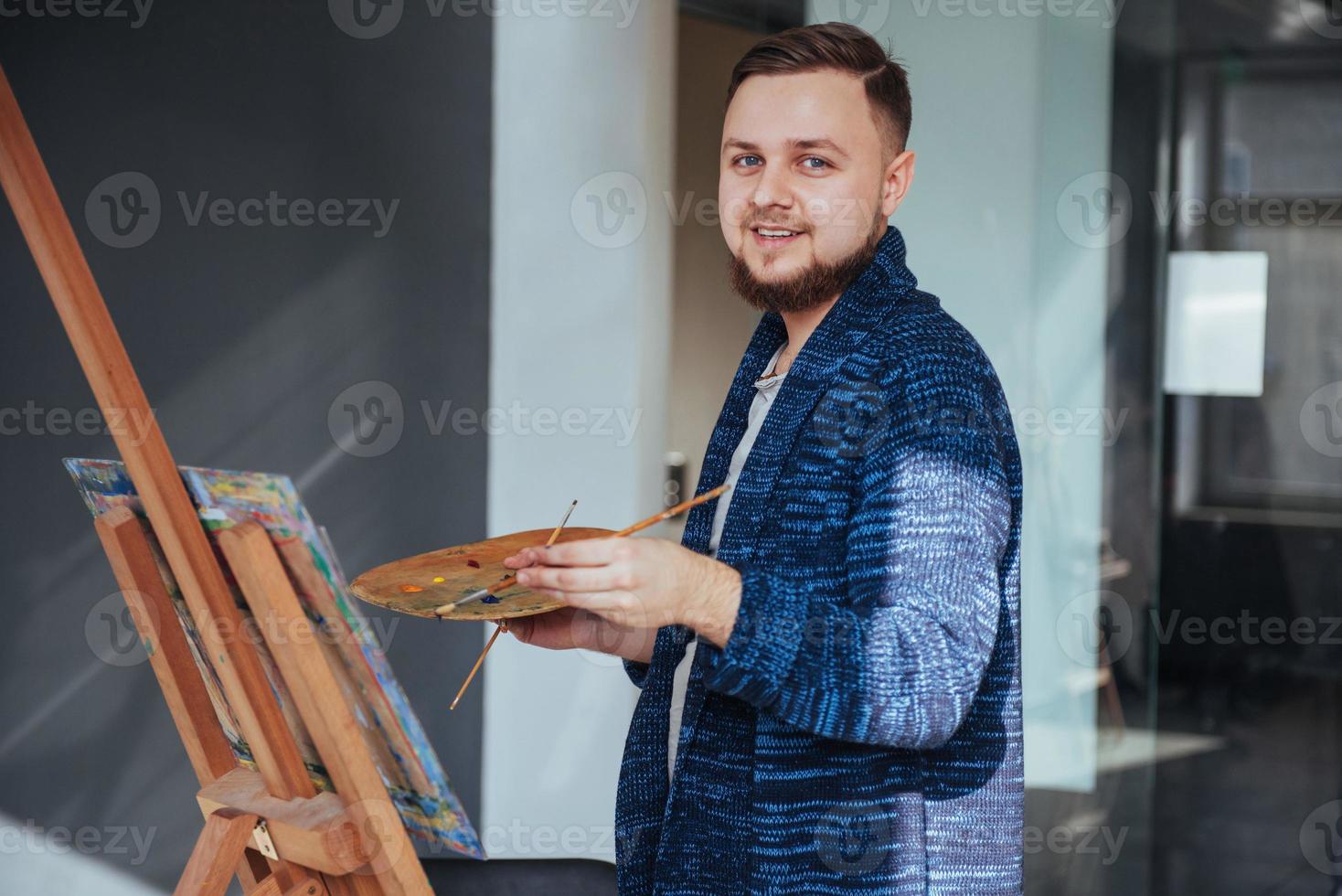 male artist in gallery photo