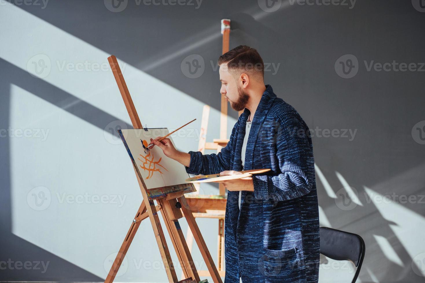 male artist in gallery photo