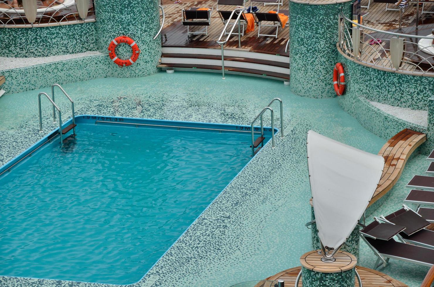 pool on cruise ship photo