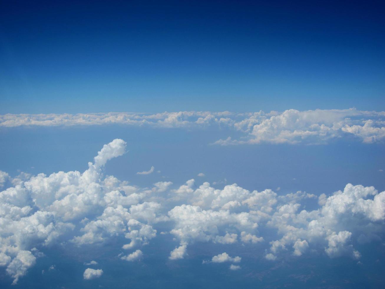 wolken und horizont photo