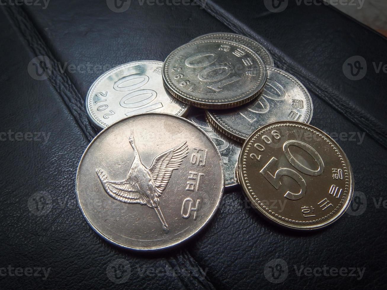 moneda coreana dinero de corea, moneda, concepto, negocio foto