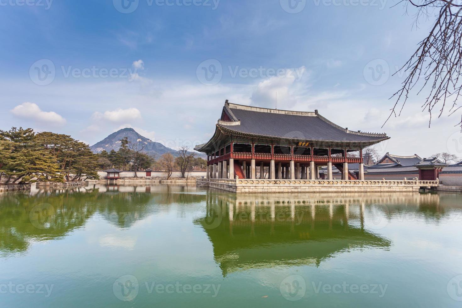 Gyeongbokgung Palace in Seoul , South Korea photo