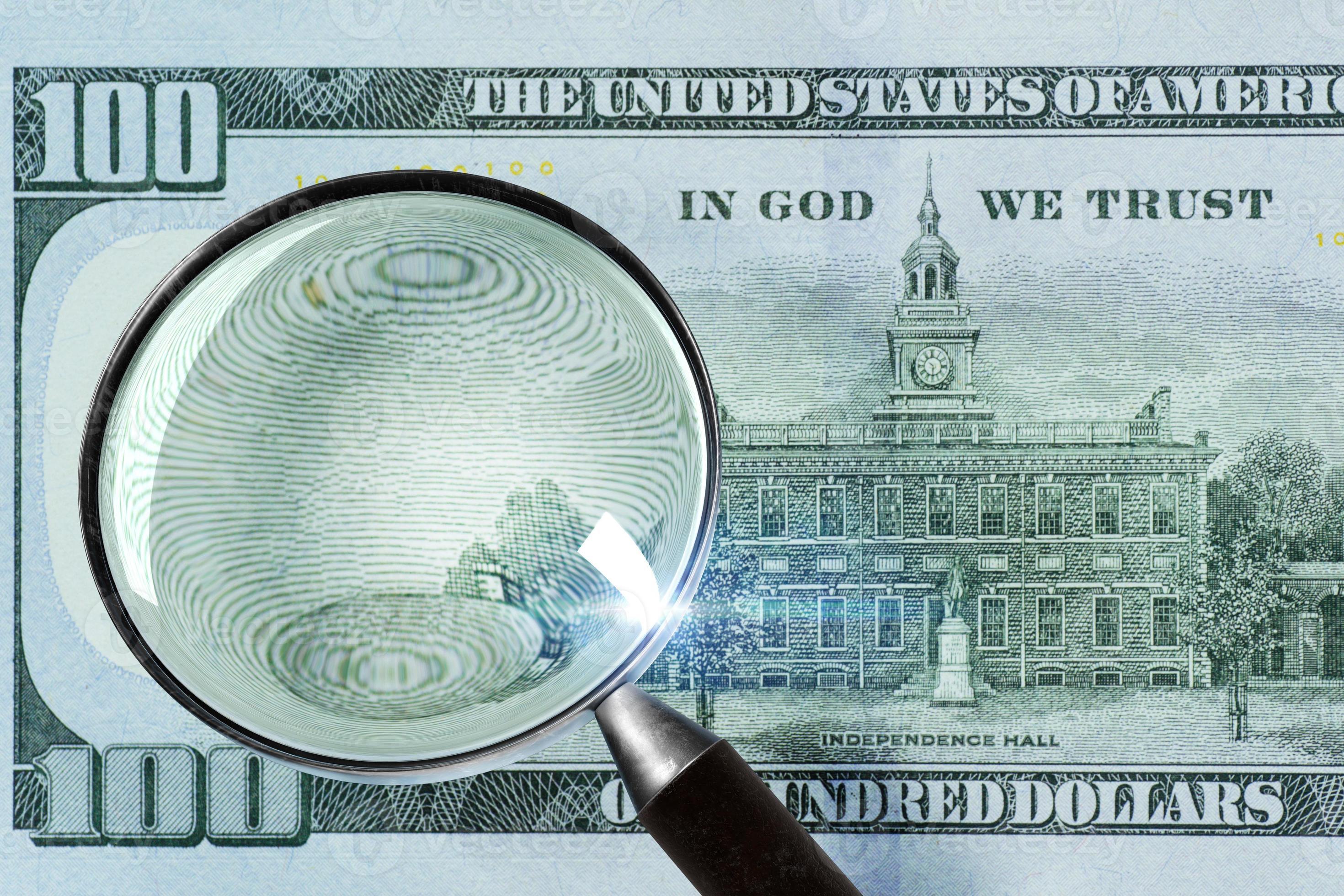 100 US Dollar under magnifying glass 6199961 Stock Photo at Vecteezy