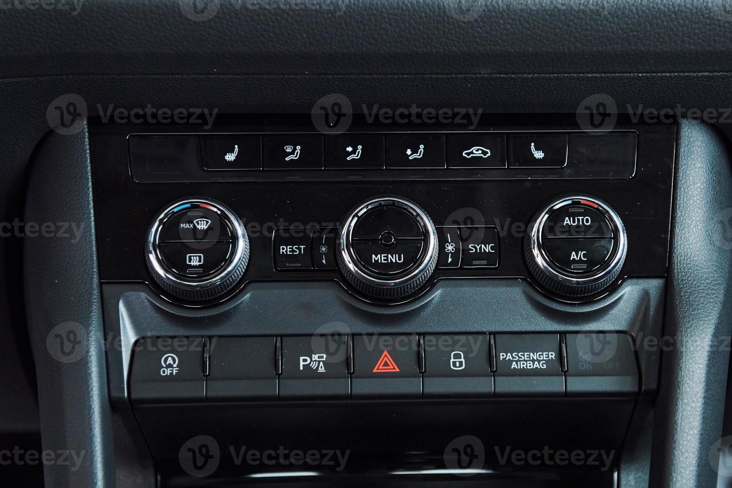 interior del coche - dispositivos, el concepto de conducción foto