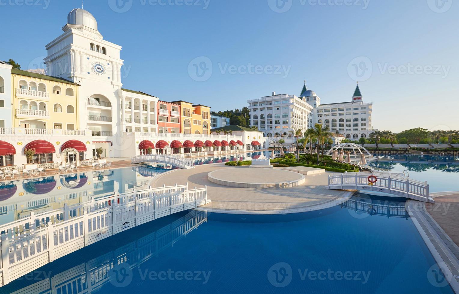 piscina y playa de hotel de lujo y piscinas al aire libre y un spa. hotel de lujo amara dolce vita. recurso. tekirova-kemer. pavo. foto