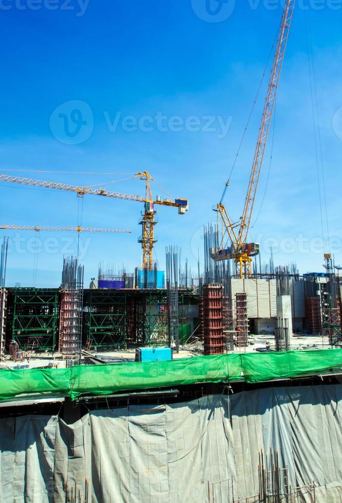 el edificio en construcción en el sitio foto