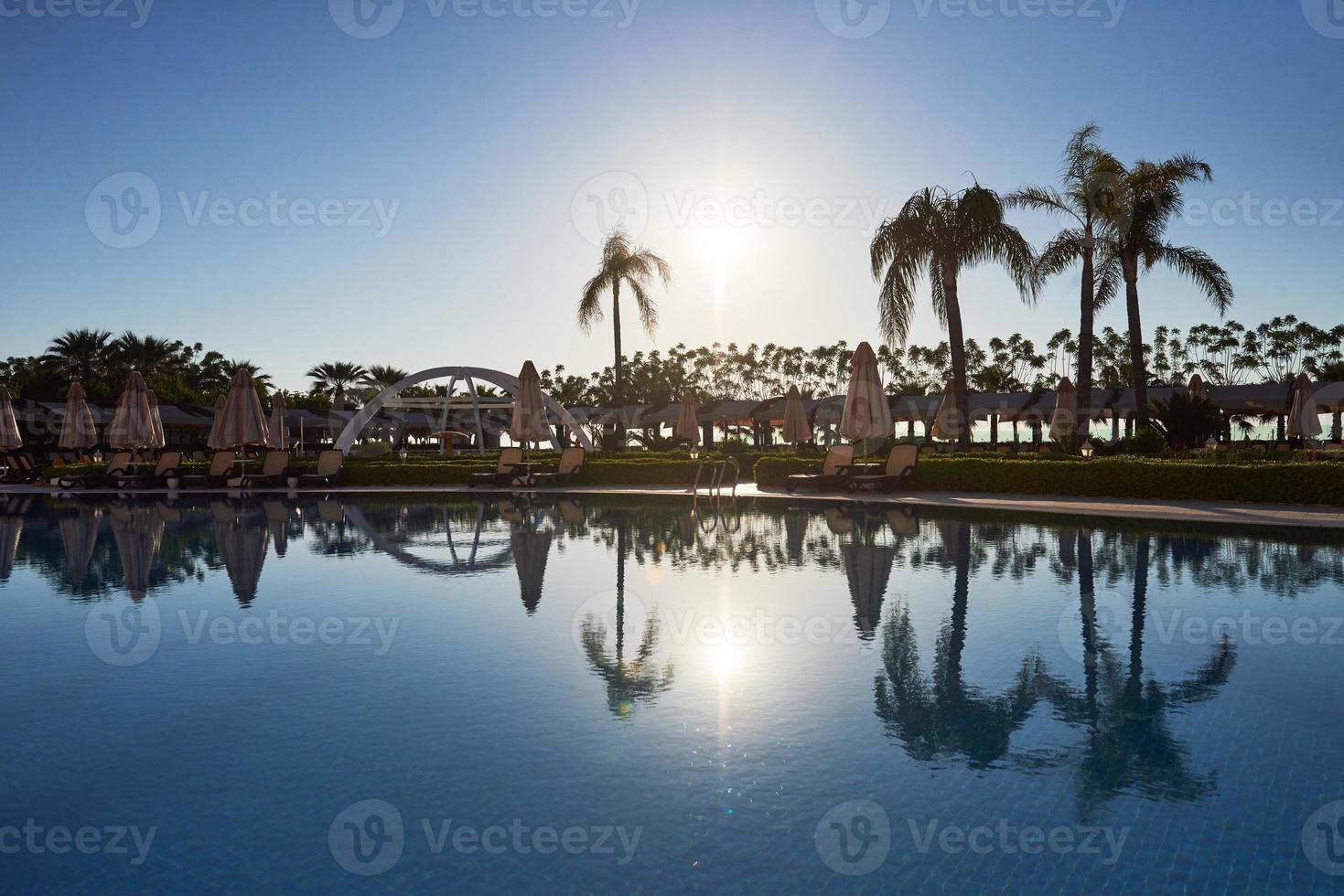 el popular resort con piscinas y parques acuáticos en turquía. hotel. recurso. foto