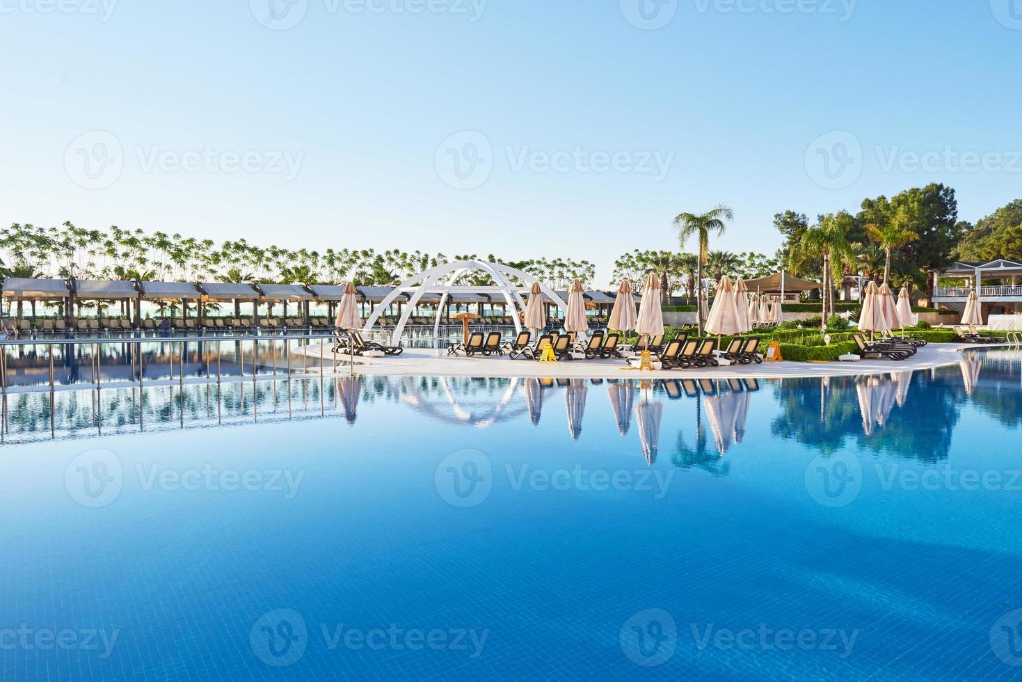 tipo complejo de entretenimiento. el popular resort con piscinas y parques acuáticos en turquía. hotel de lujo. recurso foto