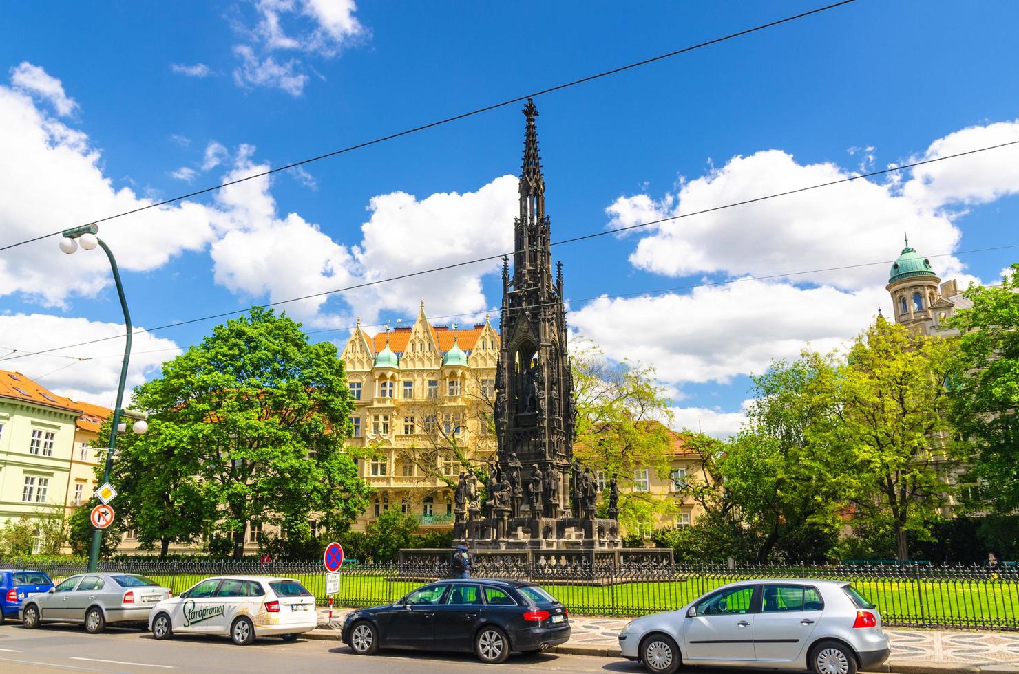 praga, república checa, 13 de mayo de 2019 fuente kranner monumento neogótico al emperador francisco i de austria foto