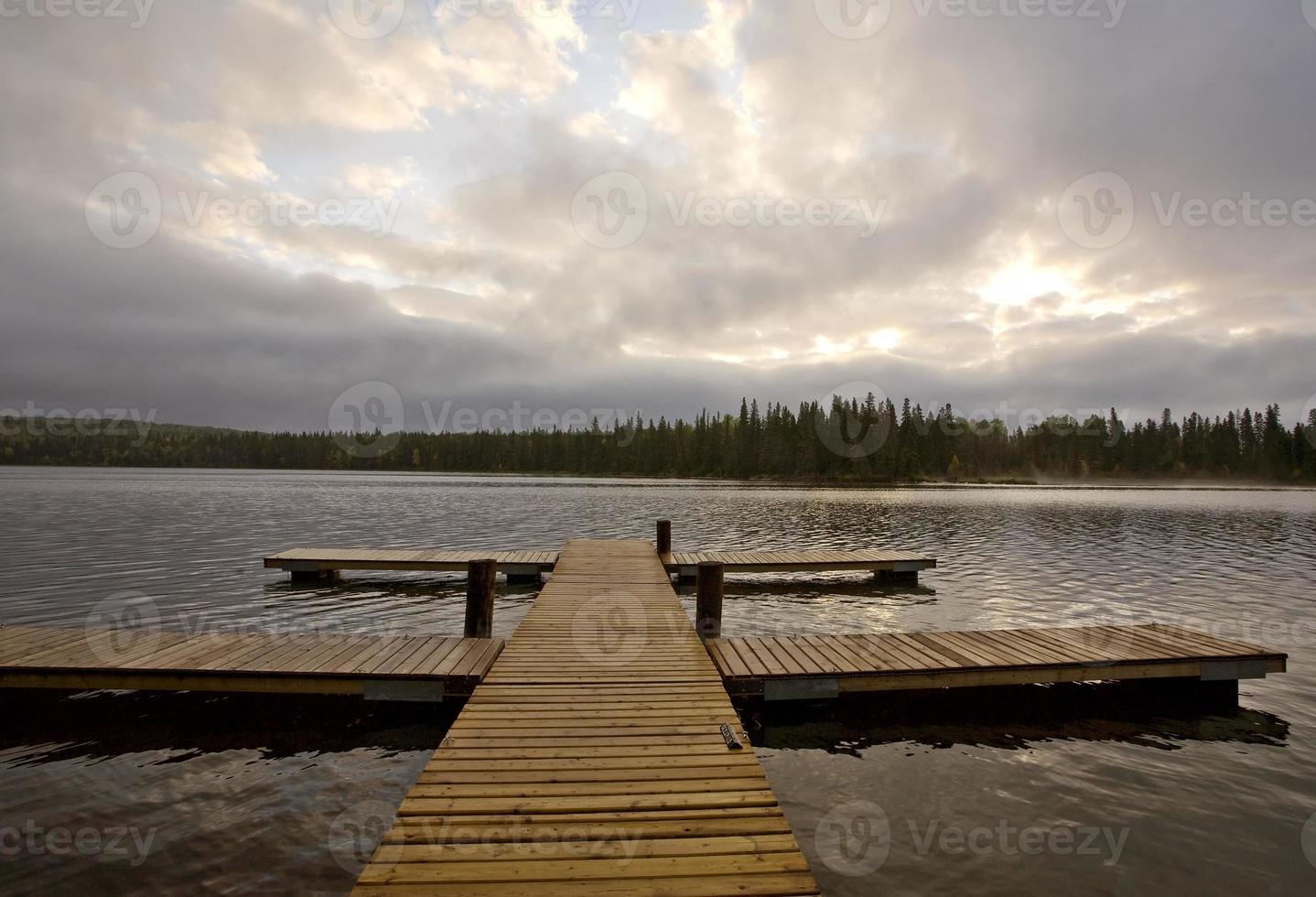 muelles en el estrecho waskesui saskatchewan foto