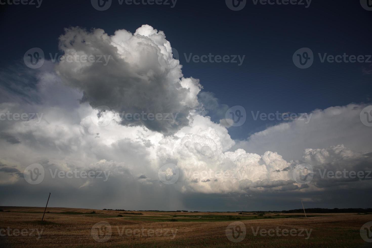 nubes de tormenta sobre saskatchewan foto