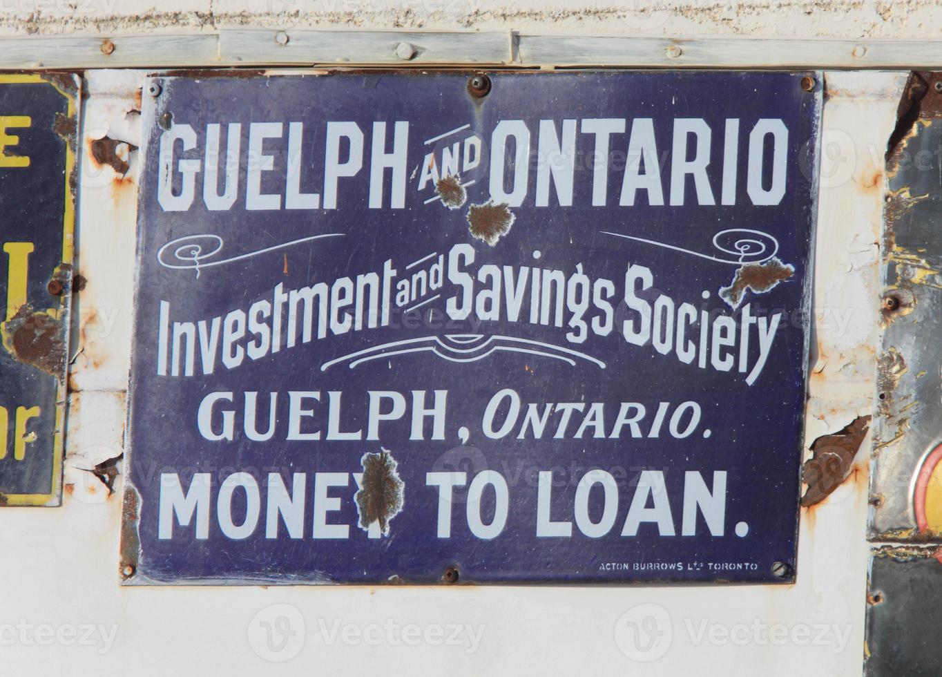 viejo cartel de la compañía de inversión guelph ontario foto