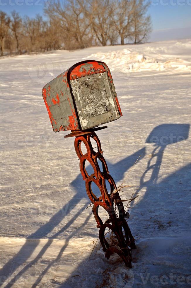 buzón de correo en invierno saskatchewan foto