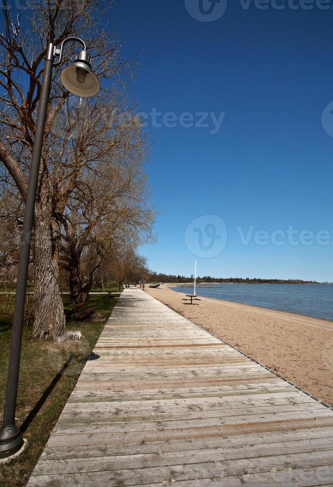 Malecón y arena en Winnipeg Beach Manitoba foto