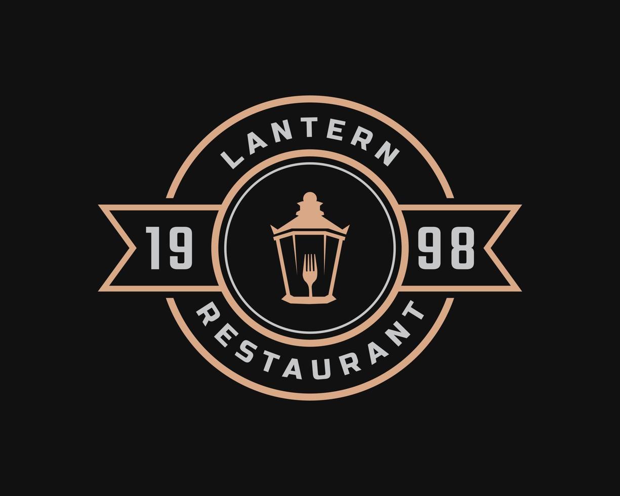 insignia de etiqueta retro vintage clásica para lámpara de calle de poste de linterna con inspiración de diseño de logotipo de restaurante de tenedor vector