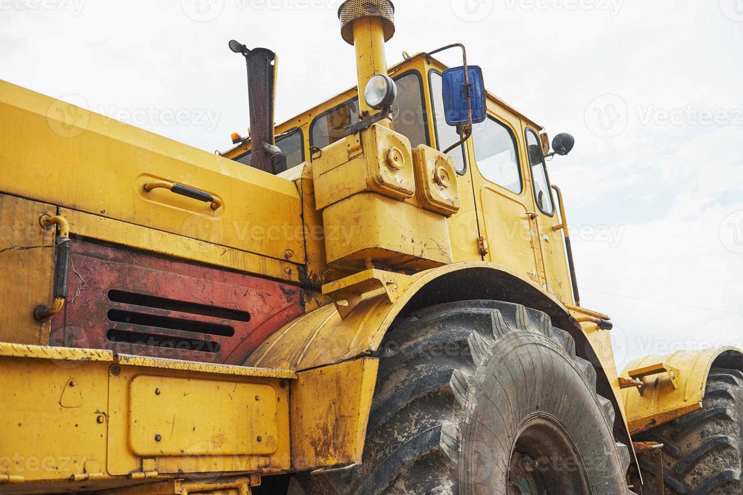 excavadora de carga de construcción pesada en el área de construcción foto